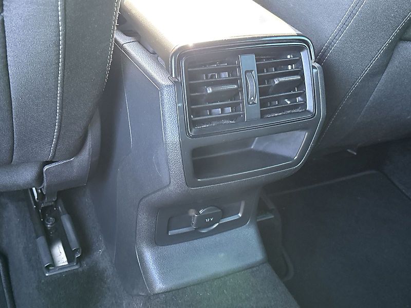 Škoda Karoq (2023) 1.5 TSI DSG Sportline - fotka 28 z 36
