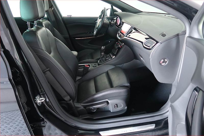 Opel Astra (2017) 1.6 CDTI, Navi, Tempomat - fotka 9 z 21