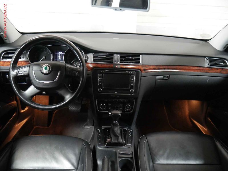 Škoda Superb (2012) 2.0 TDi, Elegance, DSG, kůže - fotka 8 z 22