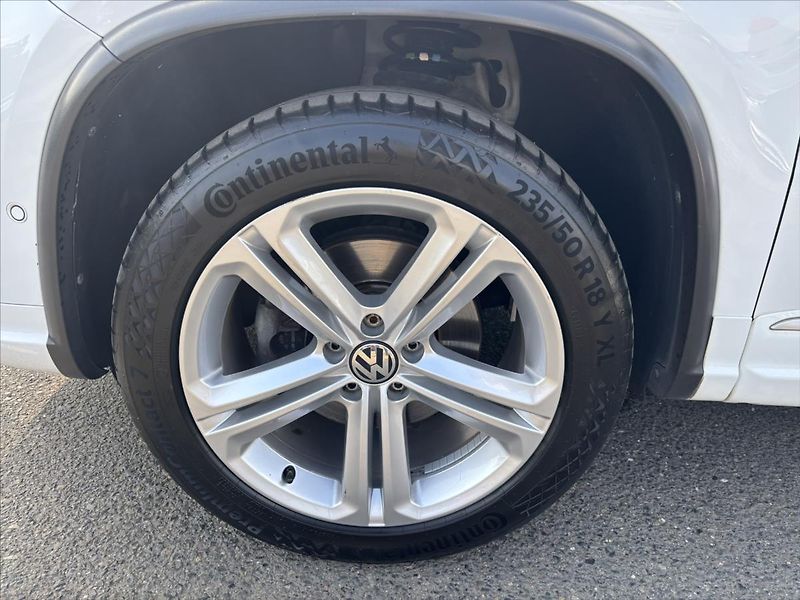 Volkswagen Tiguan 2,0 TSi 4x4 AT R-Line TOP STAV - fotka 32 z 40