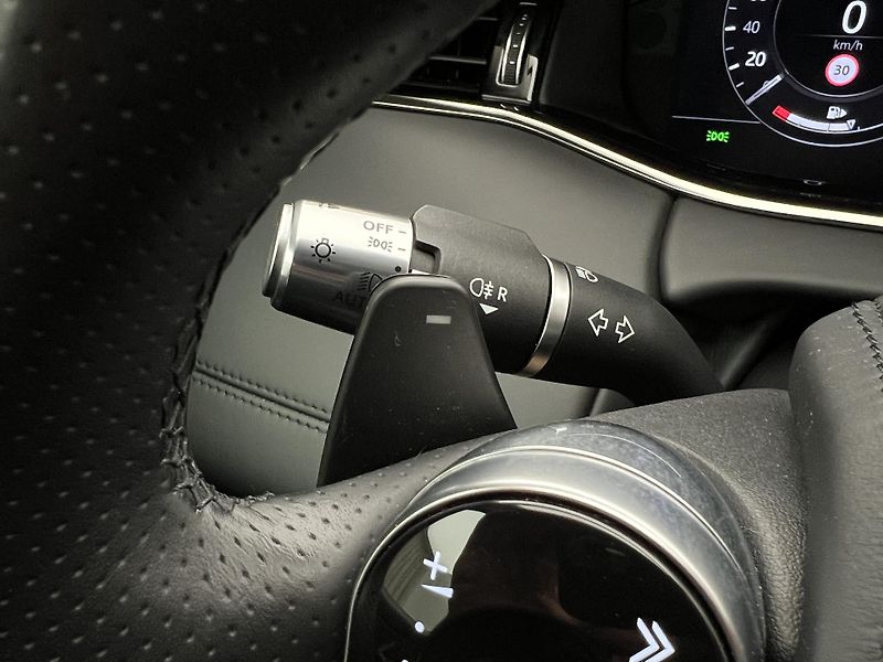 Land Rover Range Rover Evoque P200 R-DYNAMIC HSE AUT CZ - fotka 26 z 48