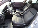 Volkswagen Passat (2002) 1.6 i, AC, výhřev sed - náhled 9
