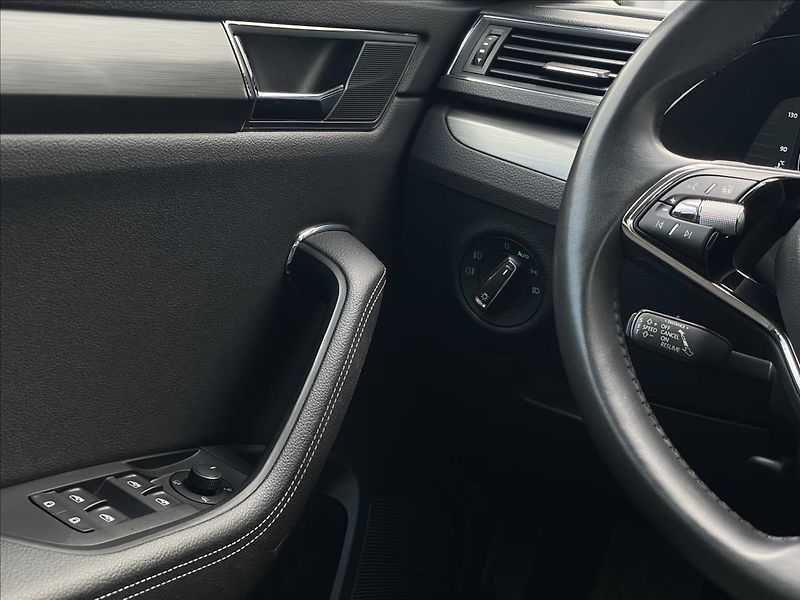 Škoda Superb 2,0 TDI 4x4 DSG Style TZ+DCC - fotka 15 z 23