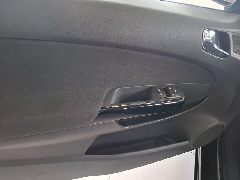 Opel Corsa 1.2i 63KW 2011 - fotka 7 z 9