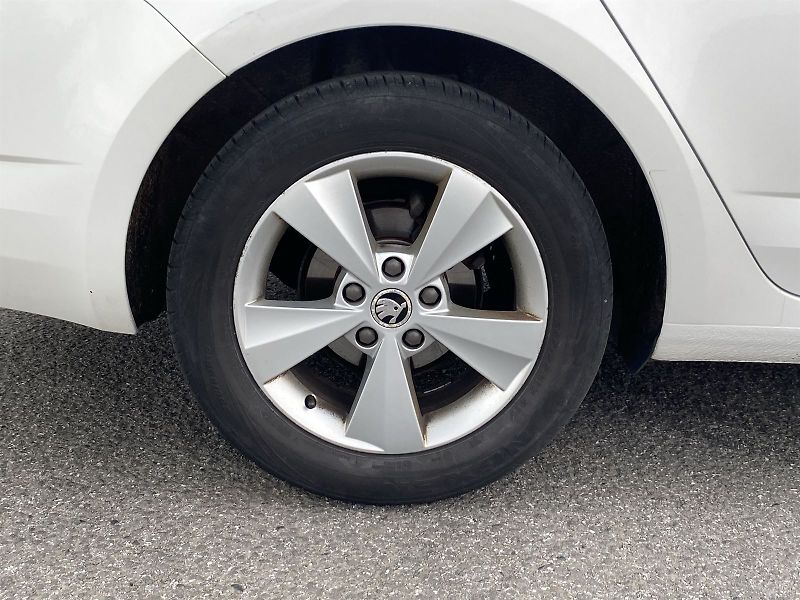 Škoda Octavia (2016) 2.0 TDI Elegance - fotka 27 z 31