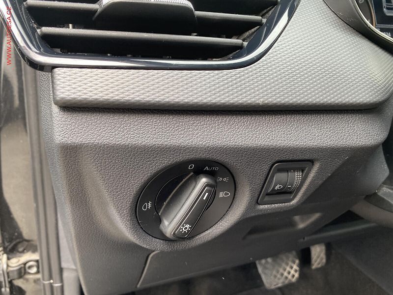 Škoda Kamiq (2023) 1.0 TSi, Ambition, DSG - fotka 15 z 18
