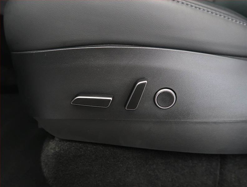 Tesla Model Y (2023) RWD LFP 60kWh, SoH 97% - fotka 30 z 33