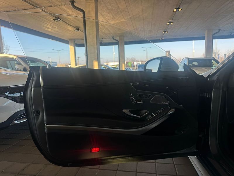 Mercedes-Benz Třídy S 560 4MATIC kupé - fotka 9 z 19