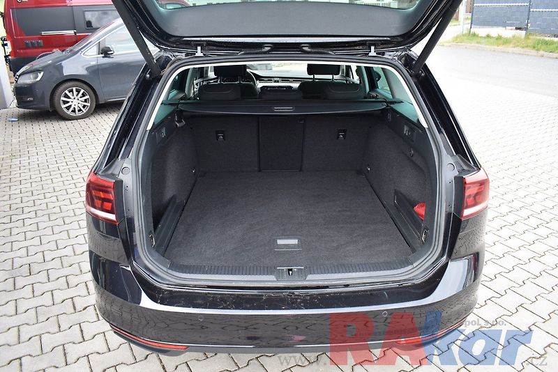 Volkswagen Passat Variant (2023) Business 2,0 TSI automat - fotka 14 z 34