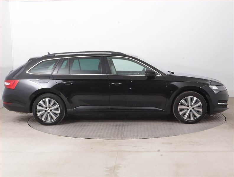 Škoda Superb (2022) Ambition 2.0 TSI - fotka 6 z 17