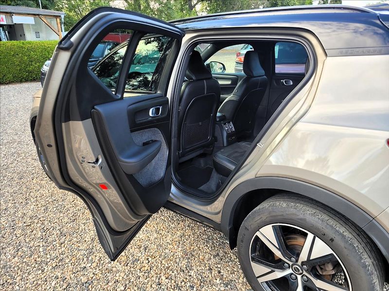 Volvo XC40 T4 PHEV R-design kůže,kůže - fotka 13 z 49
