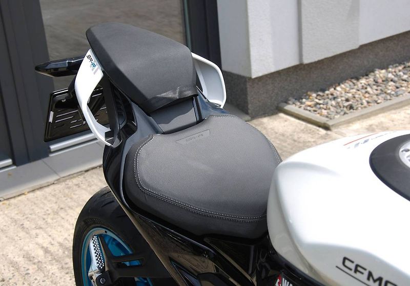 CFMOTO (2026) 675 SR-R - fotka 14 z 25