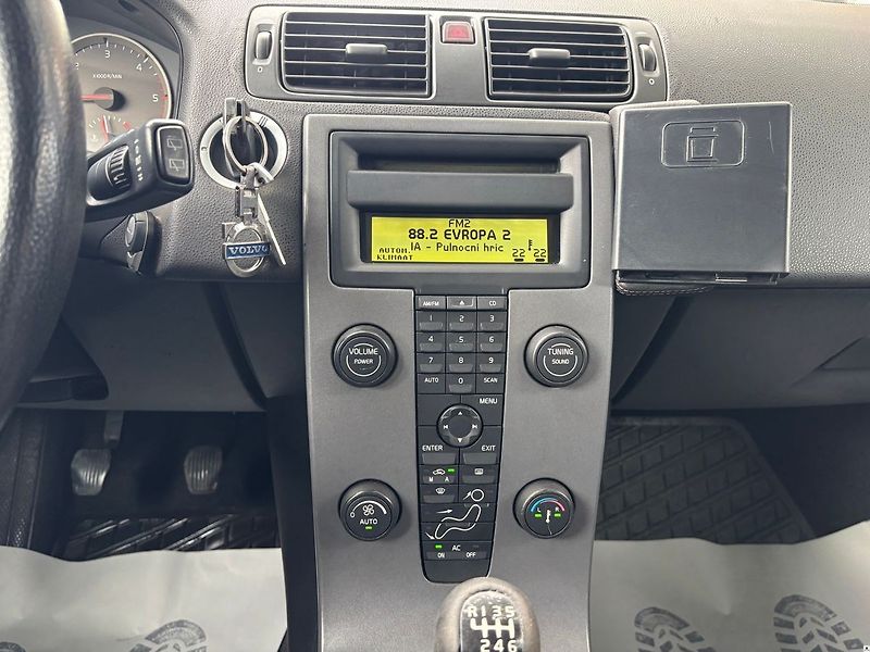 Volvo V50 2.0D/2005/MOMENTUM.MANUÁL.TAŽN - fotka 24 z 38