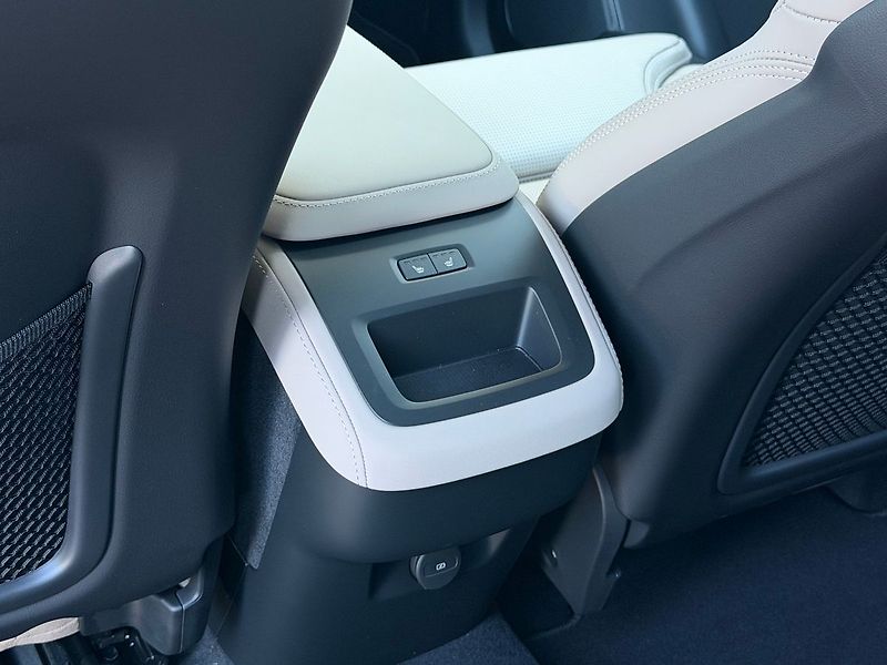 Volvo XC90 (2026) PLUS B5, kamery 360°, ventilac - fotka 11 z 22