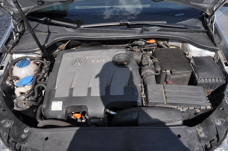 Volkswagen Golf VI 1.6TDi 66kW Trendline - fotka 9 z 17