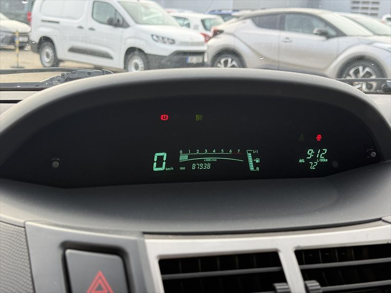 Toyota Yaris 1,3 Terra Cool - fotka 11 z 14