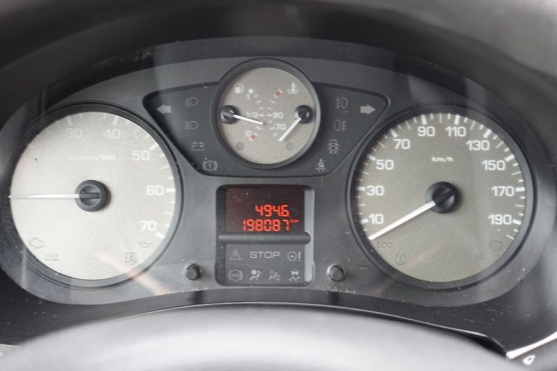 Peugeot Partner 1,6i 72kW M/T 5míst - fotka 19 z 24