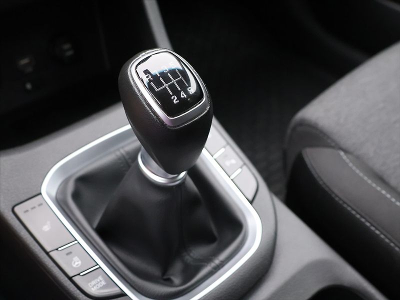 Hyundai i30 1,5 T-GDI Mild Hyb Smart - fotka 23 z 32