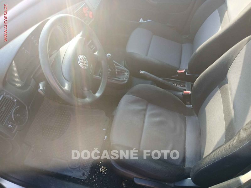 Volkswagen Golf (2001) 1.9 TDi, AC - fotka 3 z 3