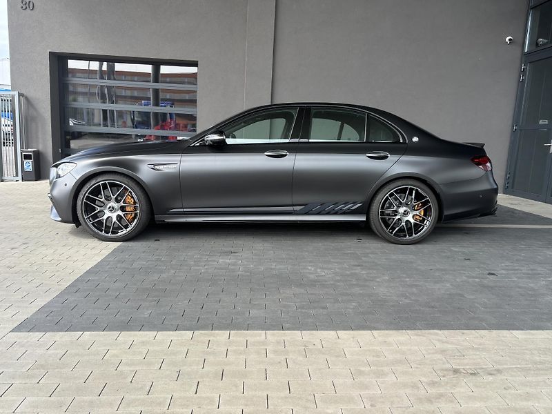 Mercedes-Benz Třídy E (2023) E 63 S AMG 4M+ sedan - fotka 6 z 51