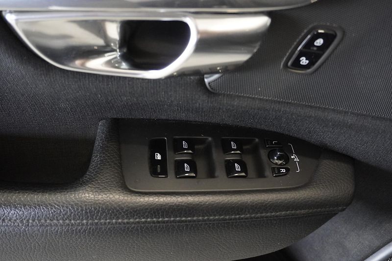 Volvo V90 2.0 D4 MOMENTUM AUTOMAT 8st. - fotka 14 z 31