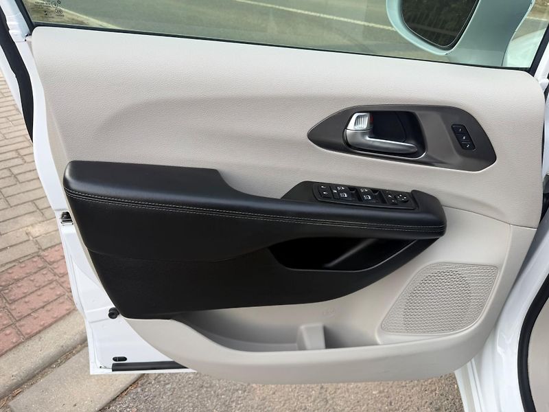 Chrysler Pacifica (2018) 3,6 RU Panorama Limited 2018 - fotka 16 z 20