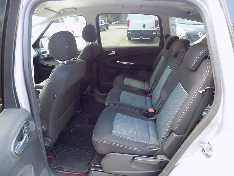 Ford S-MAX 2,0 TDCI 103 KW VÝHŘEV, TAŽNÉ - fotka 19 z 38
