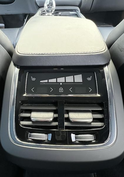 Volvo XC90 B5 AWD Ultimate v záruce - fotka 32 z 40