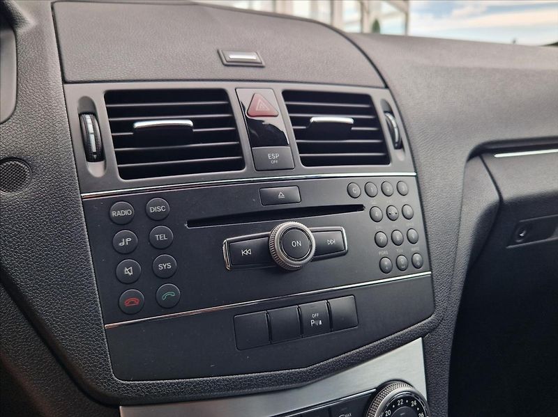 Mercedes-Benz Třídy C 2,2 CDI AVANTGARDE MAN TOPSTAV - fotka 25 z 36