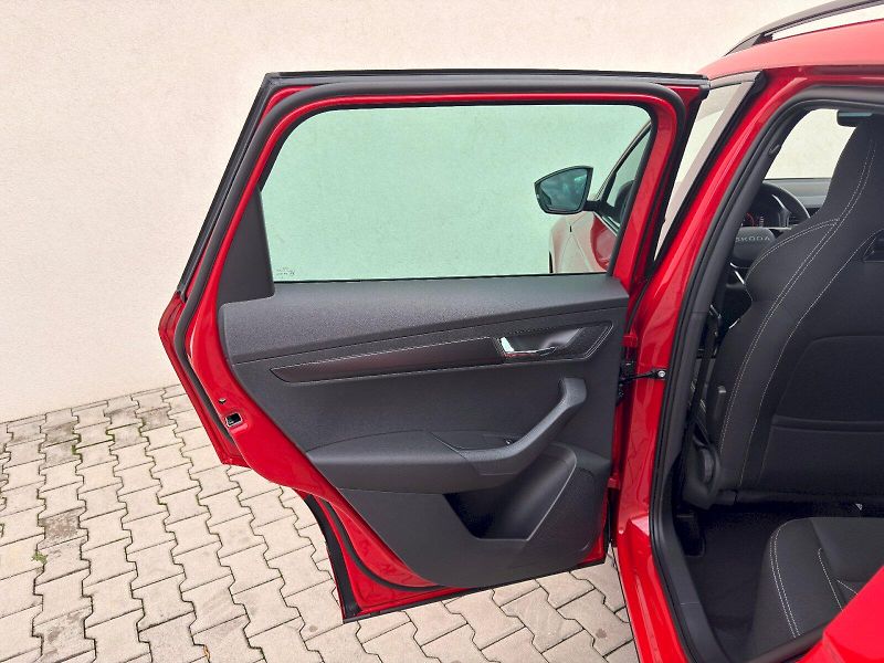 Škoda Karoq (2025) SPORTLINE TSI 1.5/110KW 7AP - fotka 23 z 42