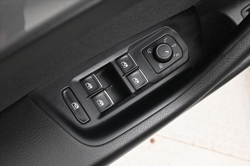Volkswagen Passat 1,4 GTE 160 kW DSG Business Zá - fotka 25 z 32