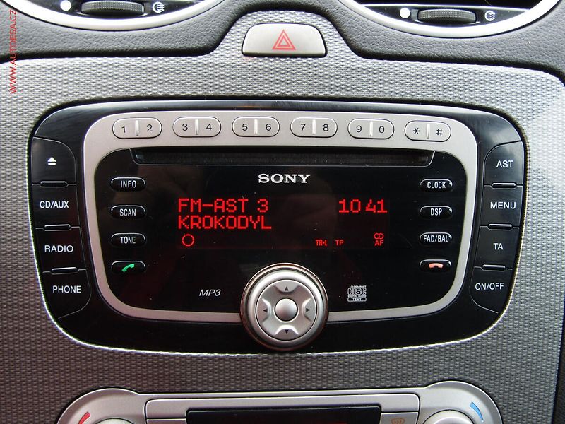 Ford Focus (2009) 1.6 TDCi, Klima - fotka 15 z 16