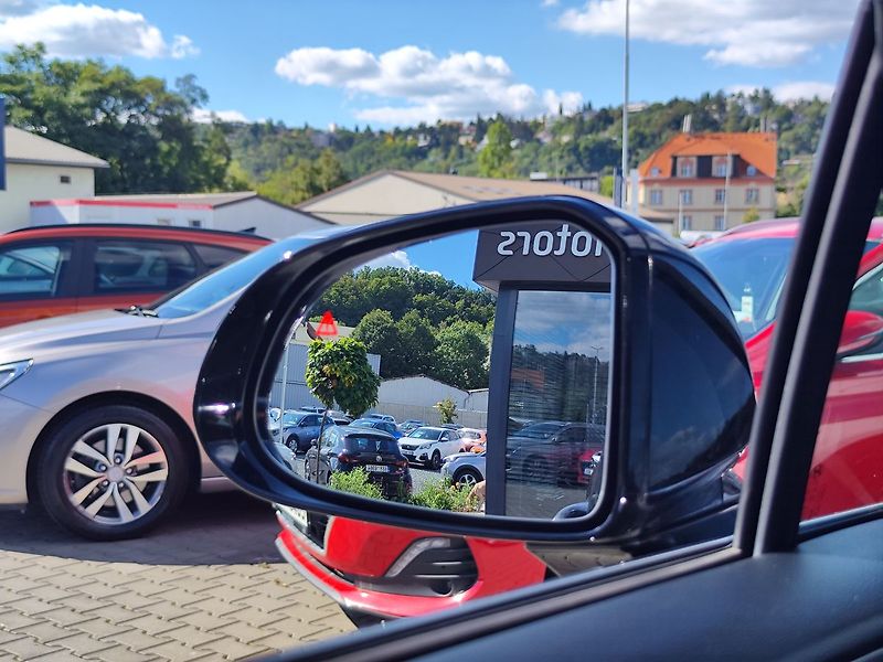 Hyundai Santa Fe 2.2 CRDI/142kW Style PRM DCT - fotka 19 z 39