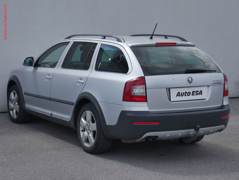 Škoda Octavia (2013) 2.0 TDI 4x4, ČR, Bixenon, AC - fotka 6 z 24