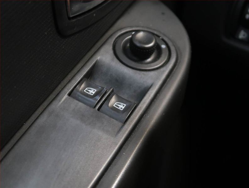 Renault Clio (2015) 1.2 16V, Navi, Tempomat - fotka 15 z 16
