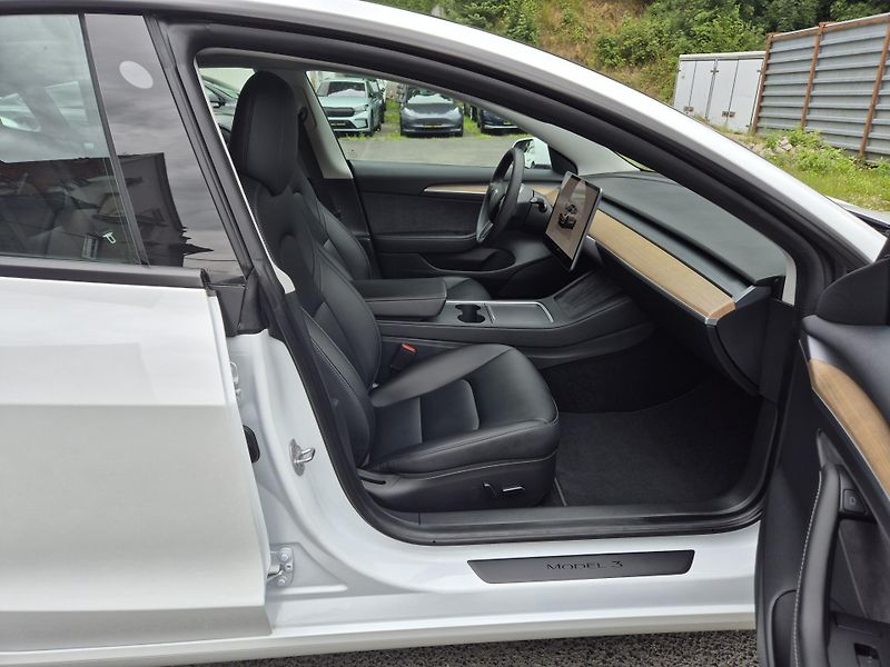 Tesla Model 3 LONG RANGE DUAL MOTOR SOH 94% - fotka 16 z 49