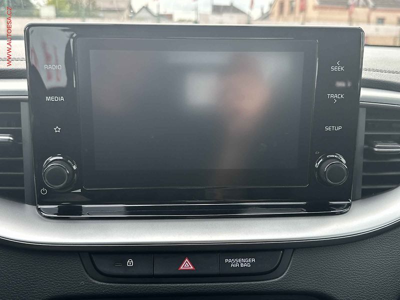 Kia Ceed (2023) 1.5i, 1.maj,ČR, AC, tempo - fotka 14 z 20