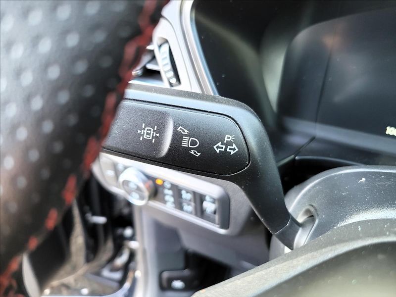 Ford Kuga 2,0 D,ST-line,led,kůže - fotka 21 z 50