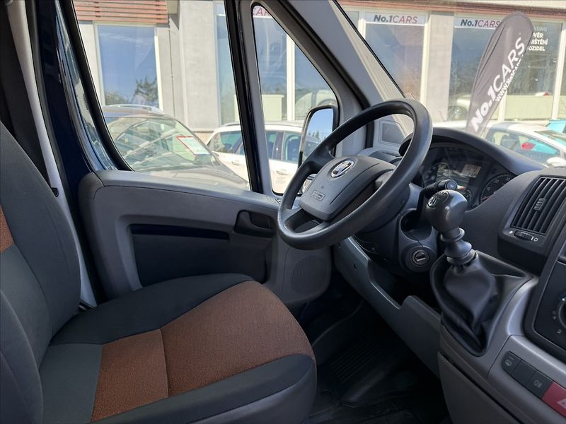 Fiat Ducato 2,2   JTD 69.000KM TAŽNÉ 9 MÍS - fotka 14 z 25