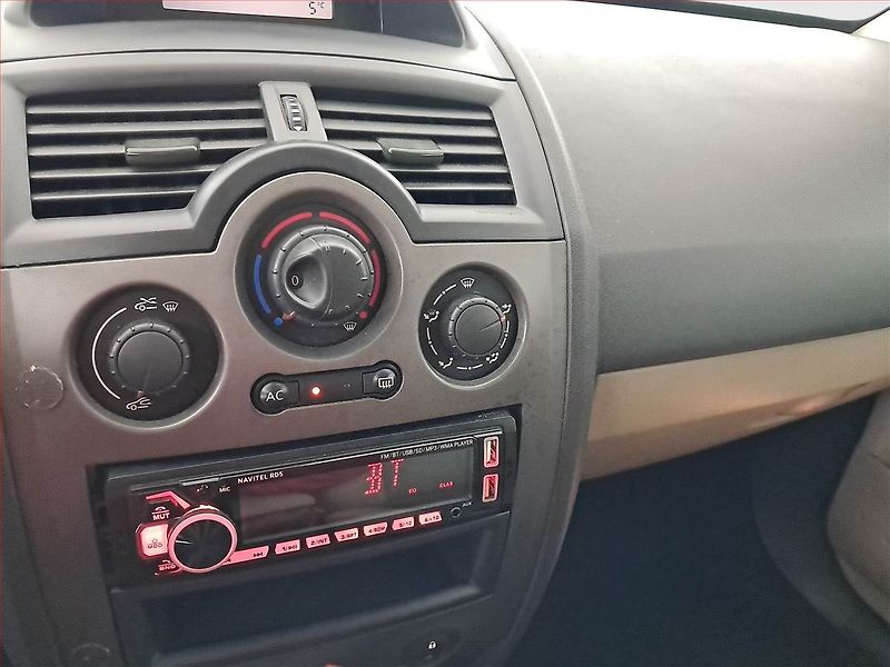 Renault Mégane (2006) 1.6 16V, po STK, jezdí dobře - fotka 12 z 16