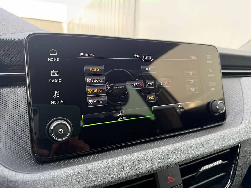 Škoda Scala Selection 1,0 TSI 85 kW 6° MP - fotka 23 z 36