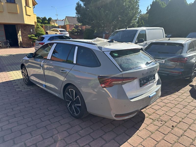 Škoda Octavia SPORTLINE, PANORAMA, HEAD-UP - fotka 6 z 19