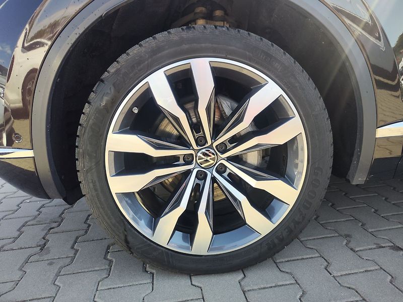 Volkswagen Touareg 3.0 TDi/210kW Elegance AT 4x4 - fotka 39 z 39