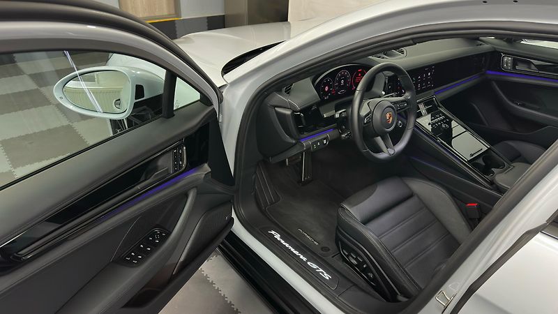 Porsche Panamera GTS / ZÁRUKA / TOP VÝBAVA  - fotka 34 z 64