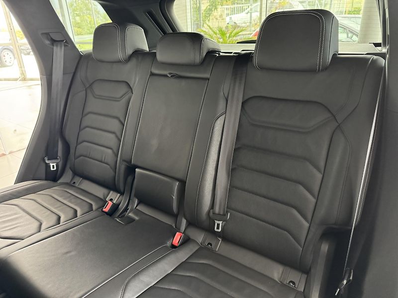 Volkswagen Touareg 3,0TDI 210kW*Discover*Vzduch - fotka 16 z 46