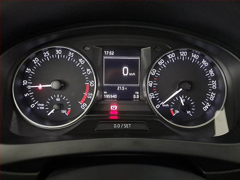Škoda Rapid (2015) 1.4 TDI, Tempomat - fotka 11 z 17