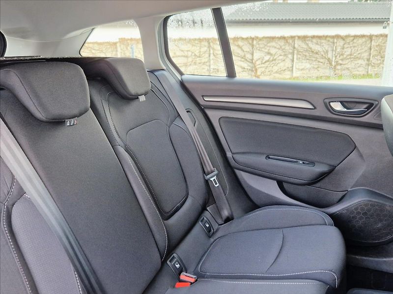Renault Mégane 1,3 TCe 103kw A/T Intens 2xkol - fotka 12 z 32
