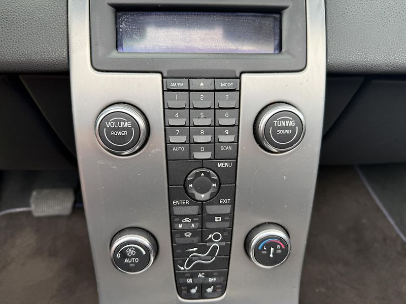 Volvo C70 2.4 D5 132kW Automat ČR - fotka 14 z 15