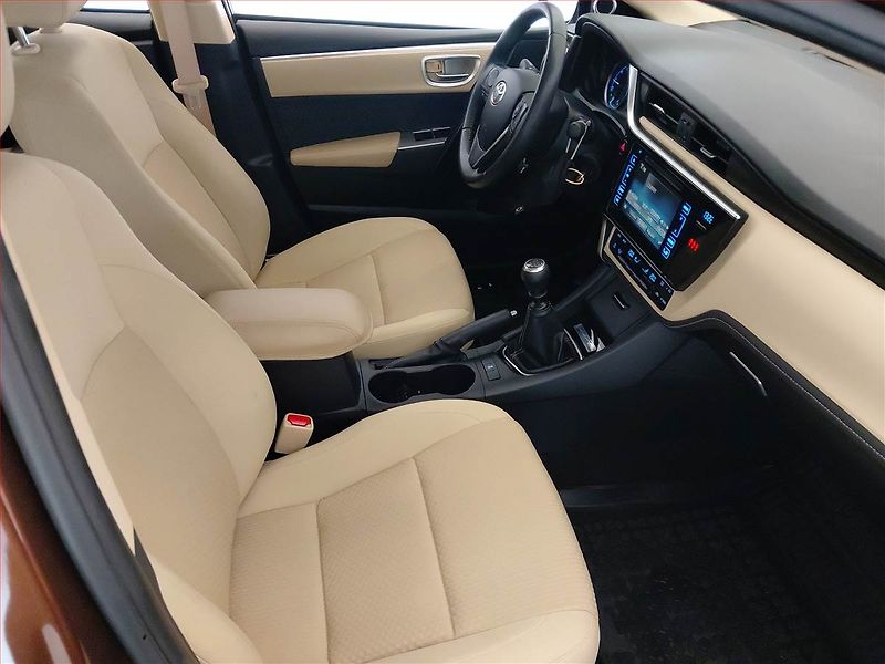 Toyota Corolla (2017) 1.6 Valvematic, ČR,1.maj - fotka 9 z 16