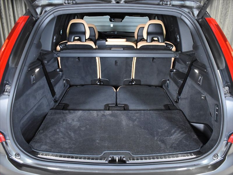 Volvo XC90 2,0 D5 AWD INS, Bowers,vzduch, - fotka 10 z 31